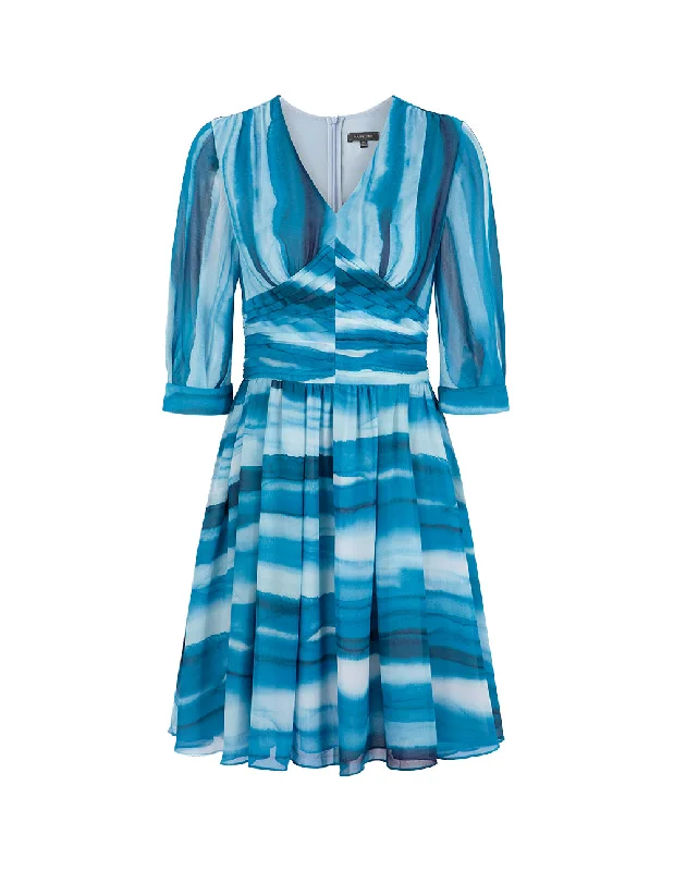MARYLING Gradient Blue Wave V Neck Pleated Print Dress